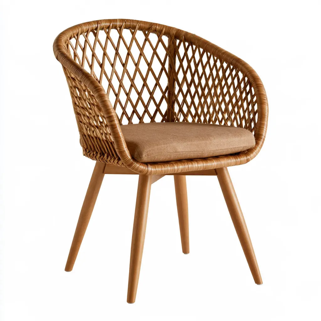Chaise marron à dossier ajouré enveloppant et pieds inclinés