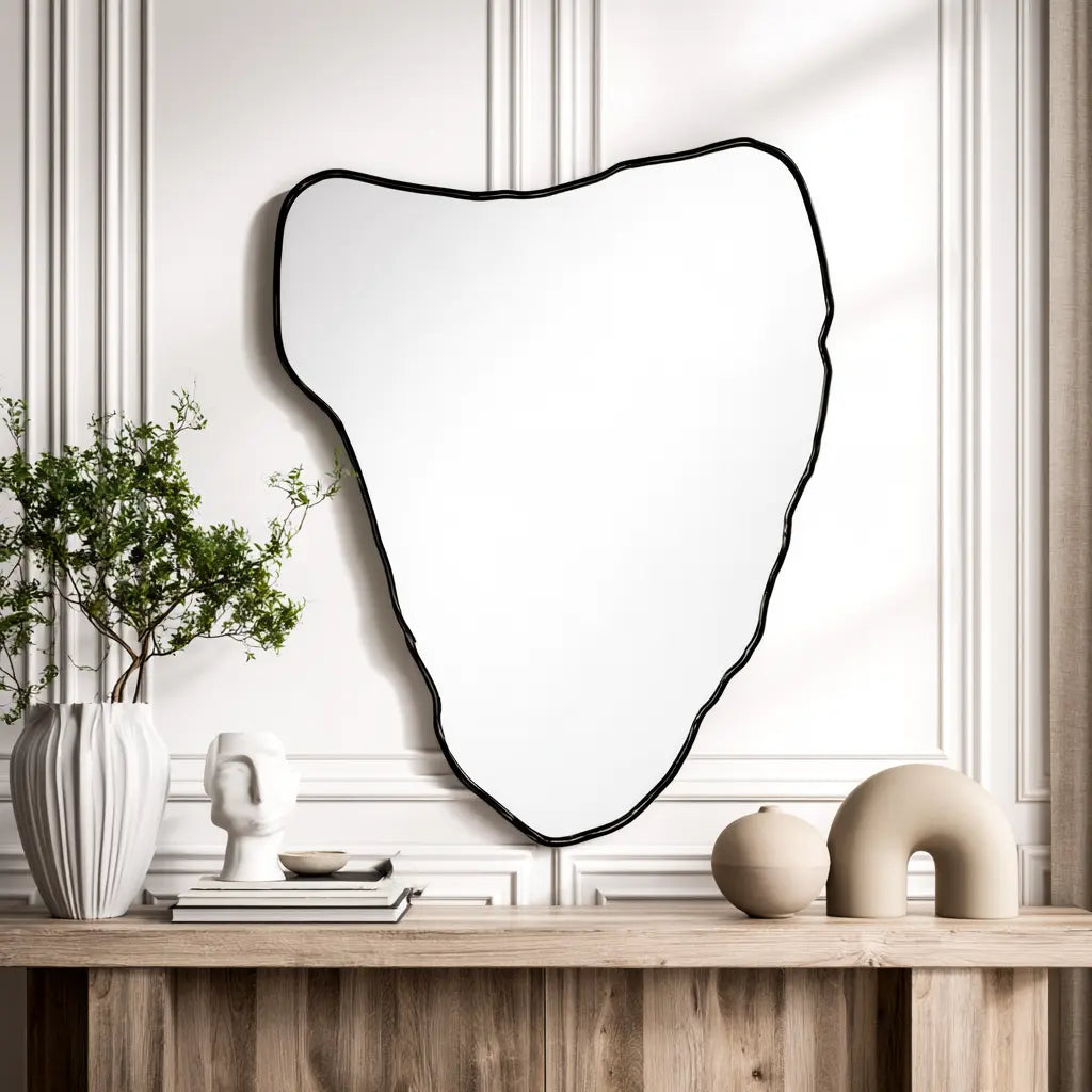 Miroir mural noir vertical à forme triangulaire ondulée